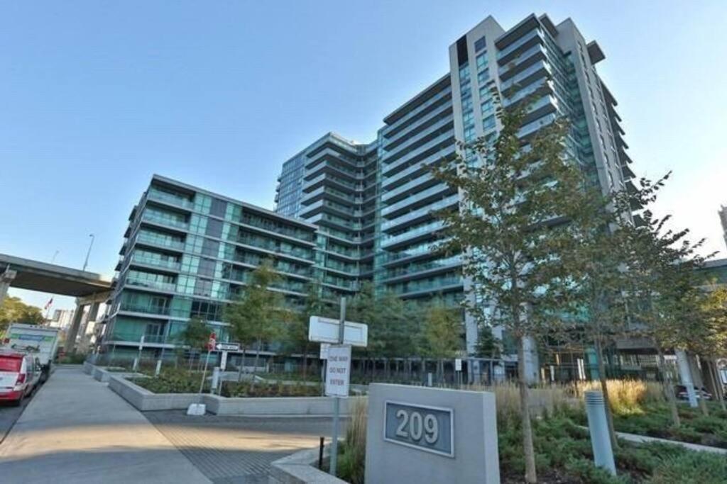 Lake View Apartment W/Parking! 토론토 외부 사진