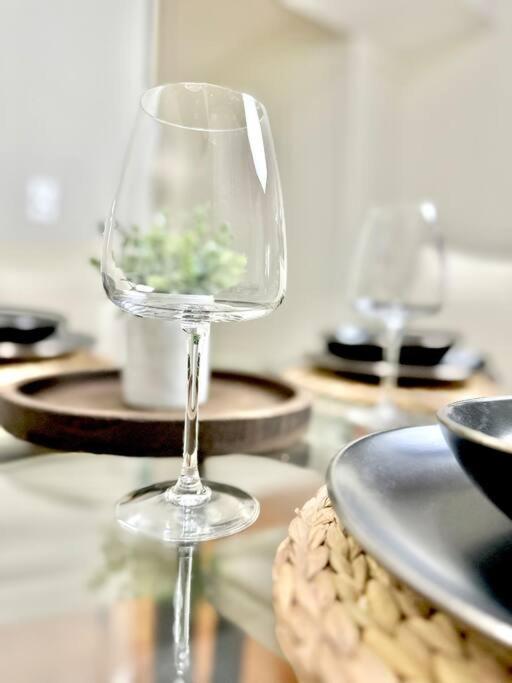 Lake View Apartment W/Parking! 토론토 외부 사진