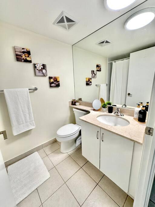 Lake View Apartment W/Parking! 토론토 외부 사진